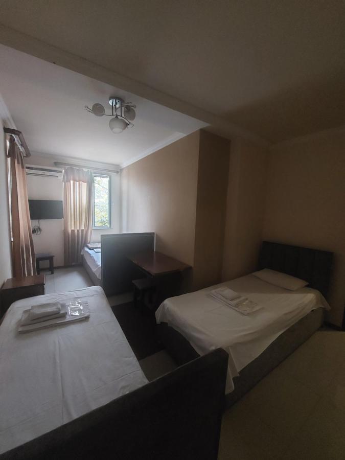 Rp Hotel- Hostel Erevan Esterno foto